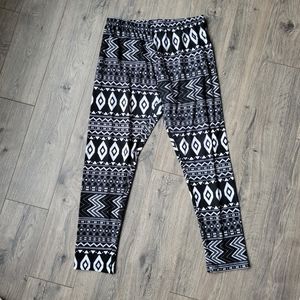 No Boundaries Aztec Print Black & White Leggings {Extra Large}